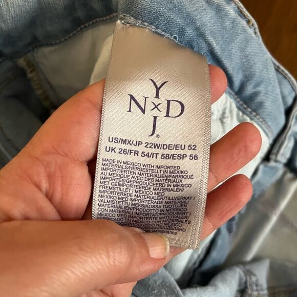 NYDJ Sylvia Relaxed Boyfriend Light wash Jeans - Picture 10 of 11